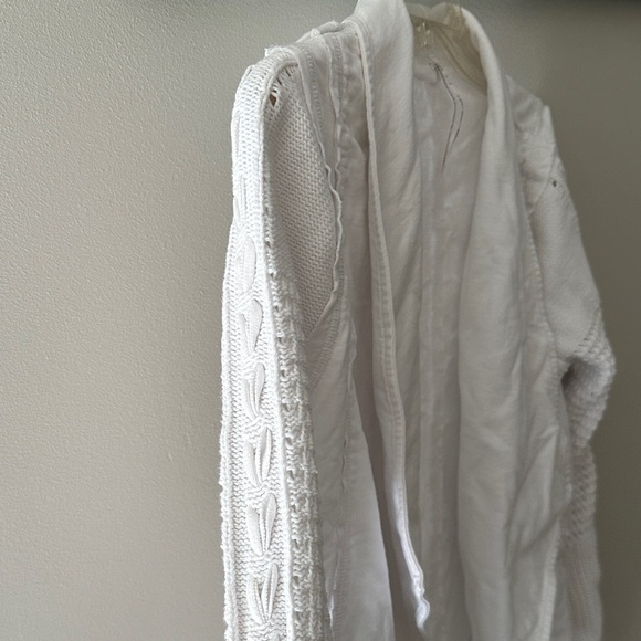 Leo & Nicole Elegant White Draped Cardigan - Picture 3 of 8